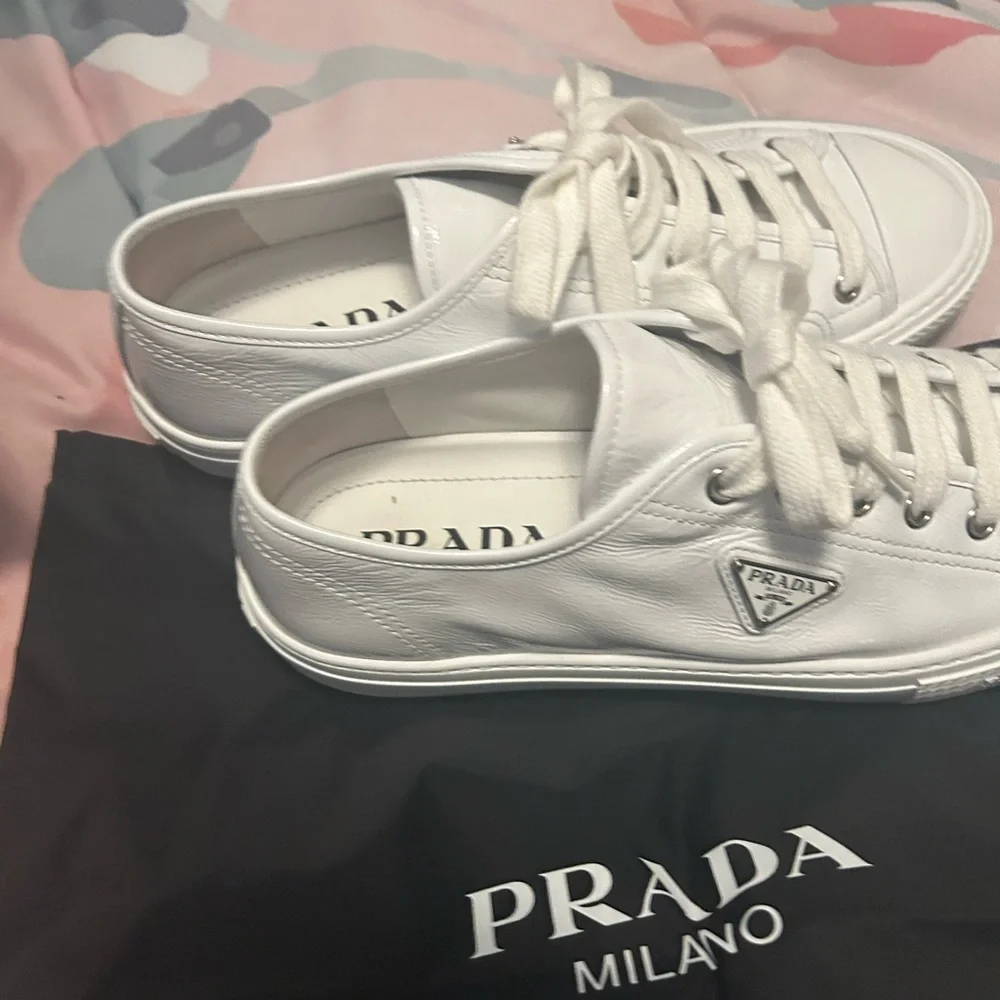 AUTHENTIC PRADA logo tennis shoes. - Picture 14 of 16
